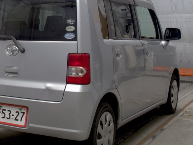 TOYOTA PIXIS SPACE 2011