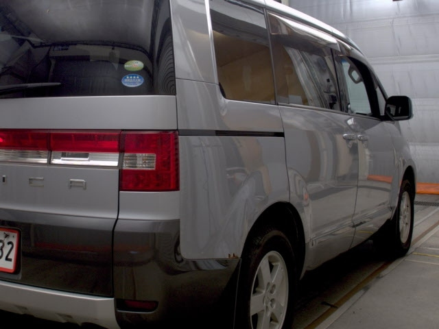 MITSUBISHI DELICA D5 2011