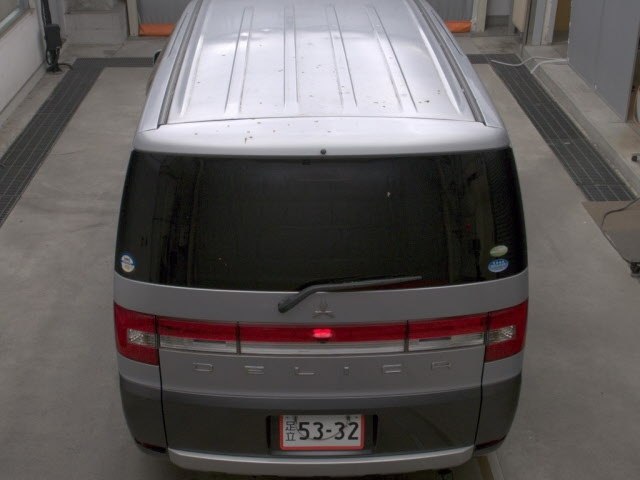 MITSUBISHI DELICA D5 2011