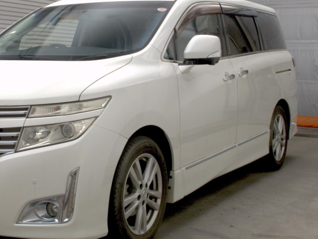 NISSAN ELGRAND 2010