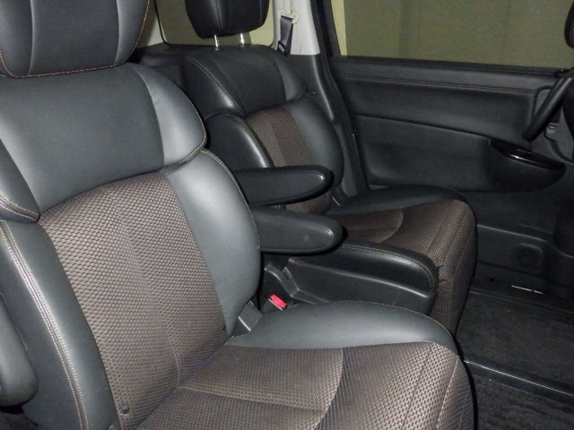 NISSAN ELGRAND 2010