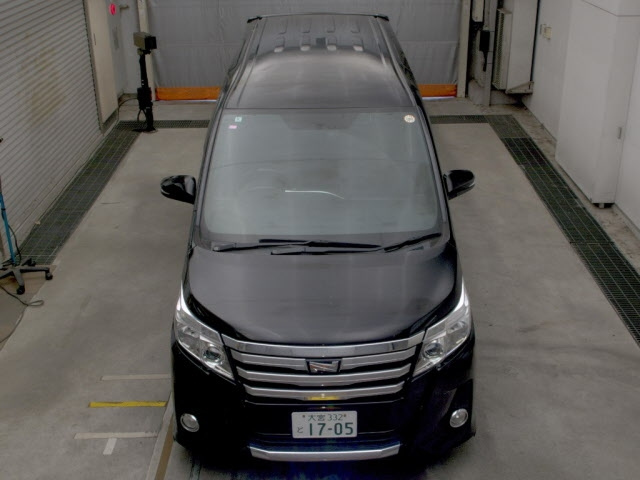 TOYOTA NOAH 2014