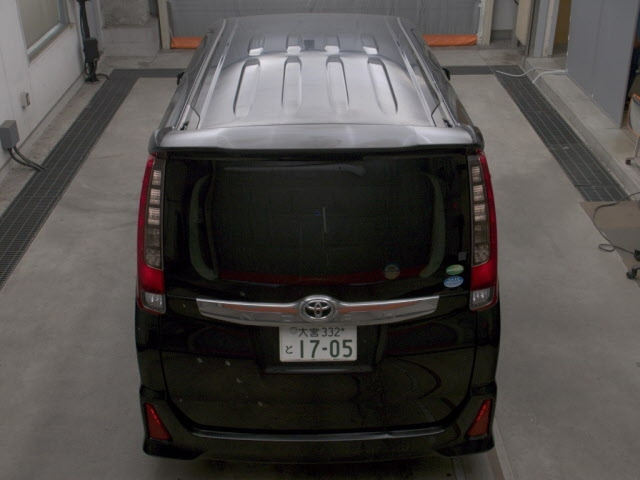 TOYOTA NOAH 2014