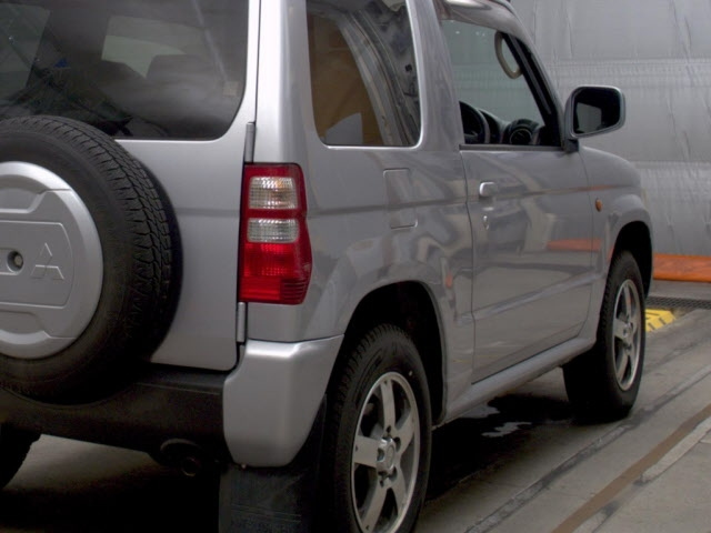 MITSUBISHI PAJERO MINI 2011