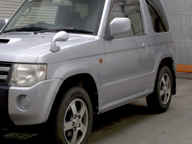 MITSUBISHI PAJERO MINI 2011