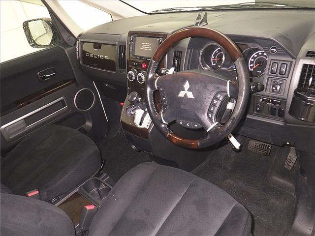 MITSUBISHI DELICA D5 2015