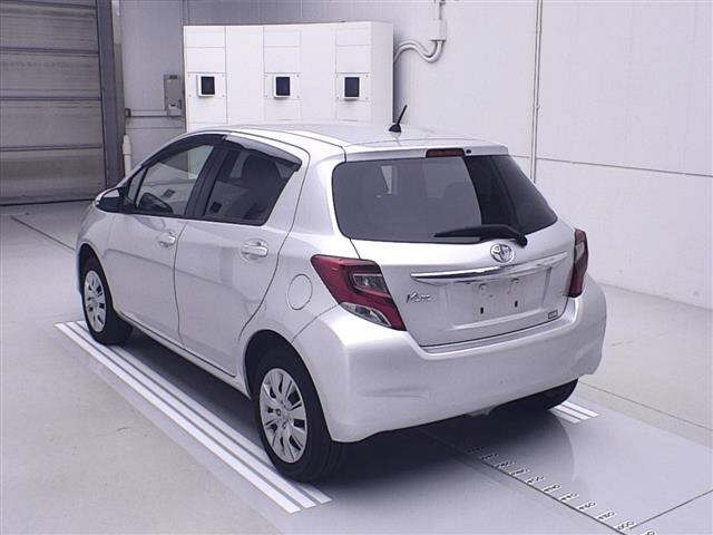 TOYOTA VITZ 2015