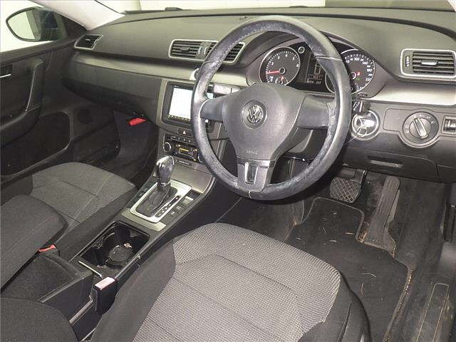 VOLKSWAGEN PASSAT VARIANT 2011