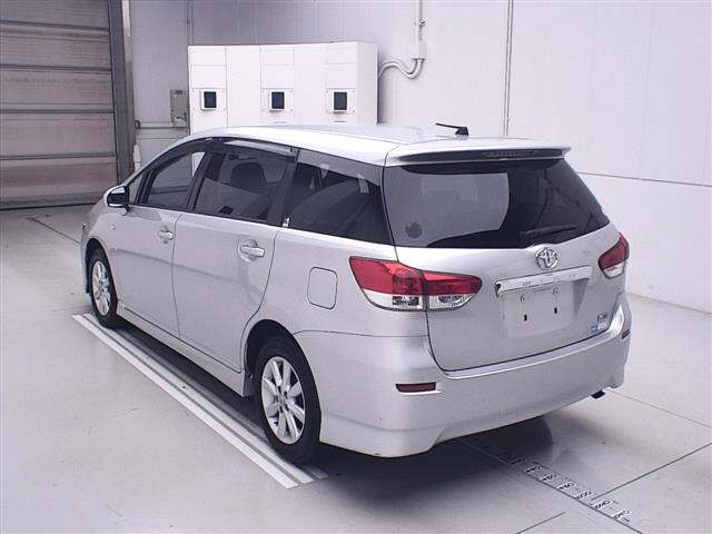 TOYOTA WISH 2011