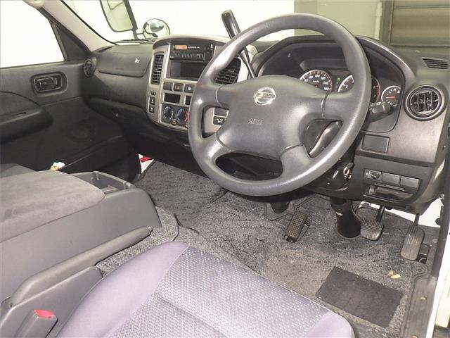 NISSAN CARAVAN 2010