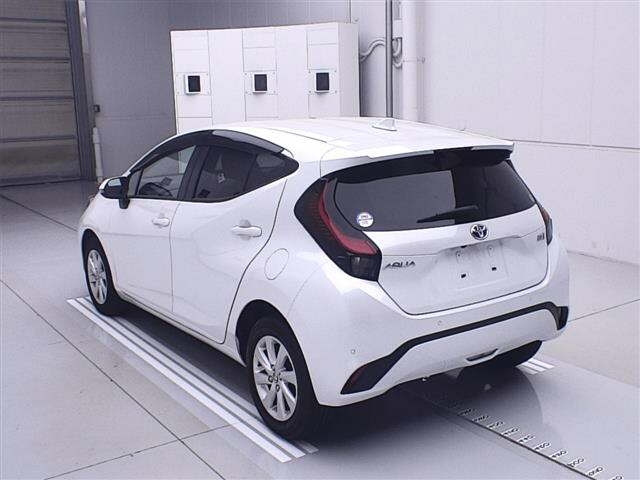 TOYOTA AQUA 2023