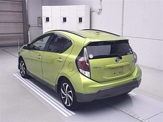 TOYOTA AQUA 2015