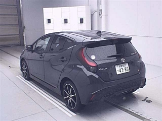 TOYOTA AQUA 2024