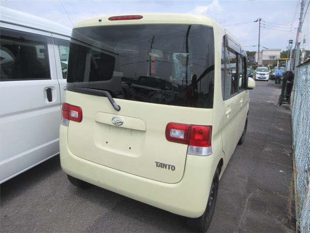 DAIHATSU TANTO 2011
