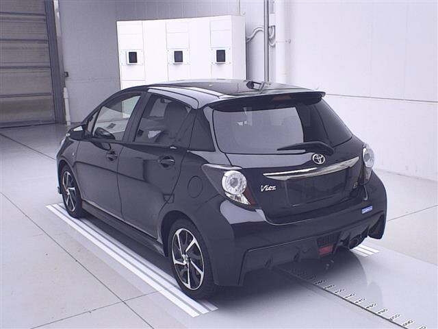 TOYOTA VITZ 2018