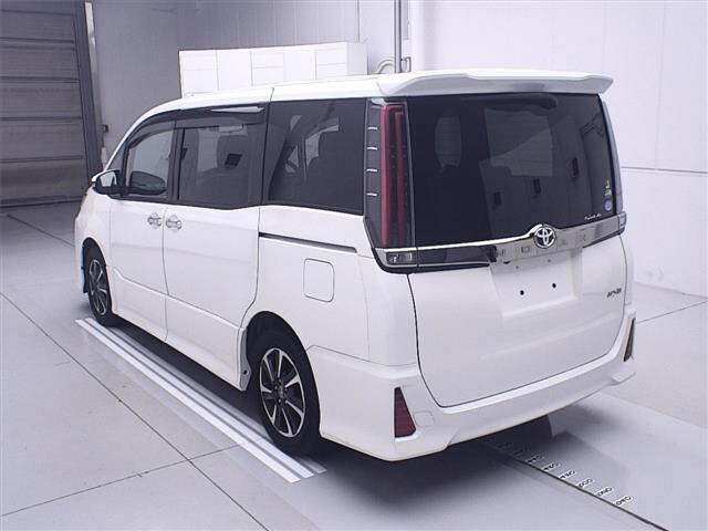 TOYOTA NOAH 2018