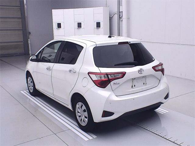 TOYOTA VITZ 2018
