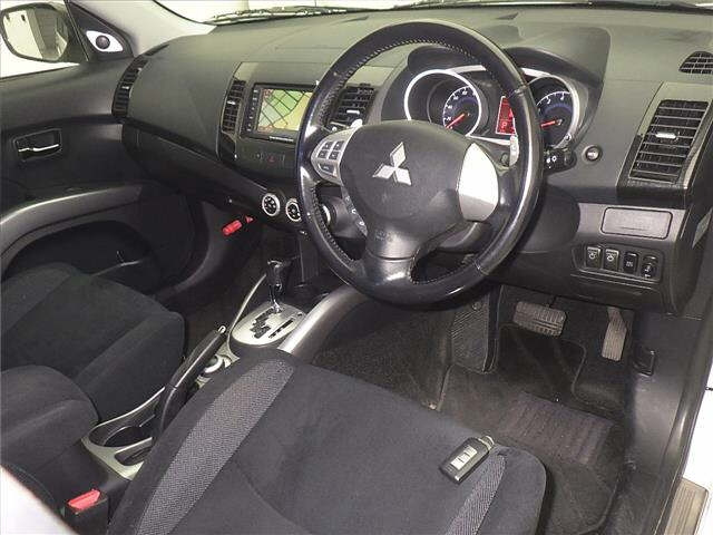 MITSUBISHI OUTLANDER 2008