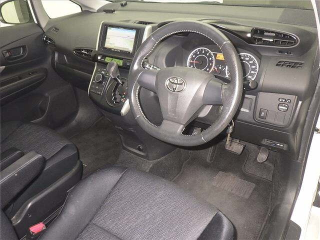 TOYOTA WISH 2011