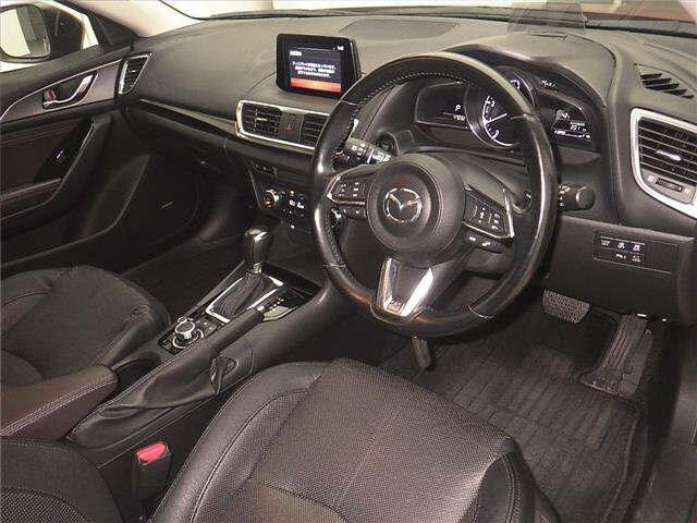 MAZDA AXELA 2017