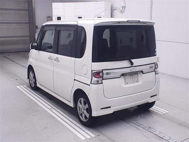 DAIHATSU TANTO 2010