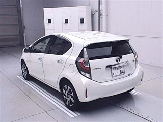TOYOTA AQUA 2021
