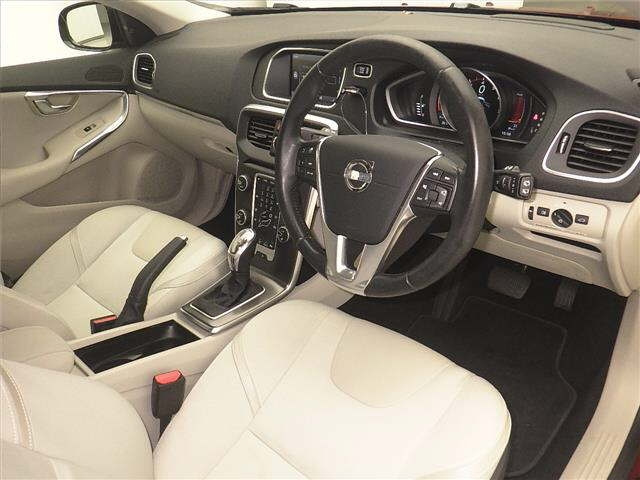 VOLVO V40 2013