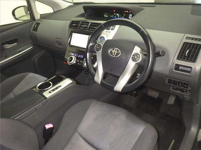 TOYOTA PRIUS ALPHA 2012