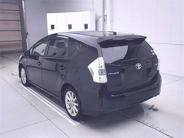 TOYOTA PRIUS ALPHA 2012