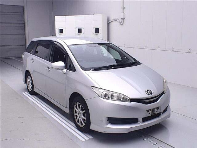 TOYOTA WISH 2013