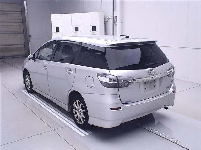TOYOTA WISH 2013