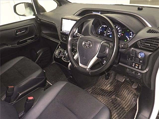 TOYOTA VOXY 2021