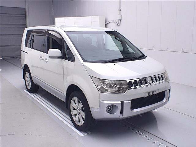 MITSUBISHI DELICA D5 2010