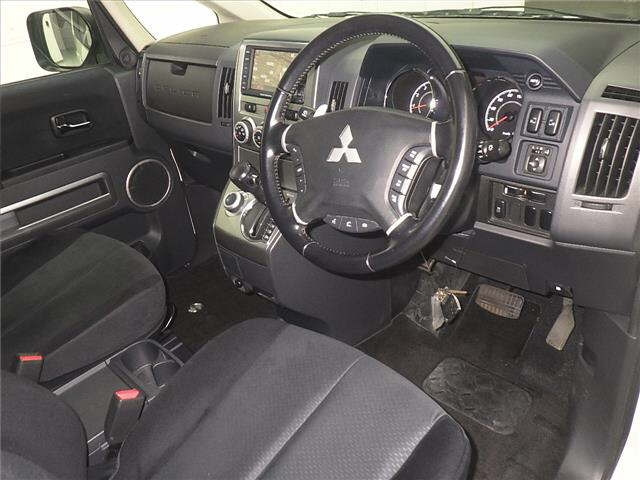 MITSUBISHI DELICA D5 2010