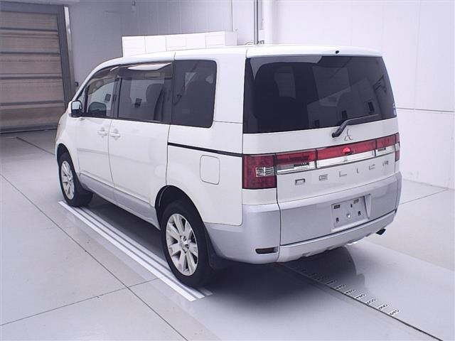 MITSUBISHI DELICA D5 2010