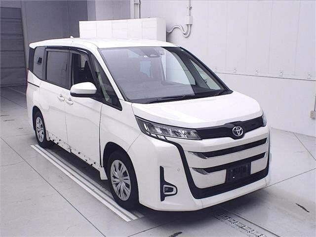 TOYOTA NOAH 2022