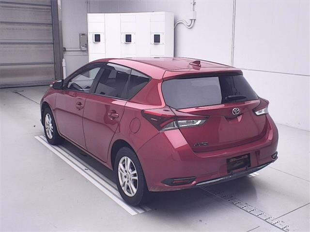 TOYOTA AURIS 2016