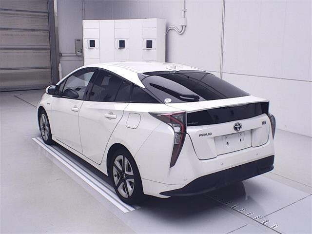 TOYOTA PRIUS 2016