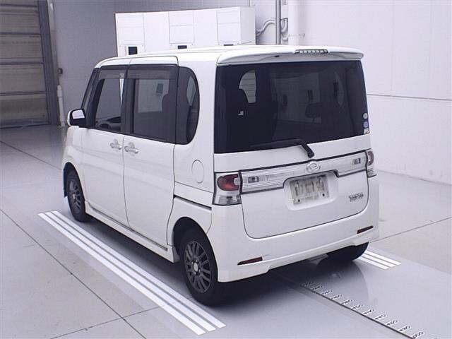 DAIHATSU TANTO 2010