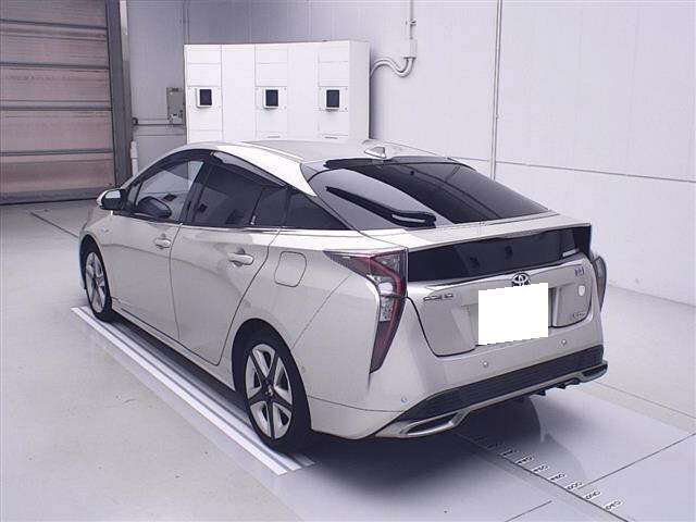 TOYOTA PRIUS 2016