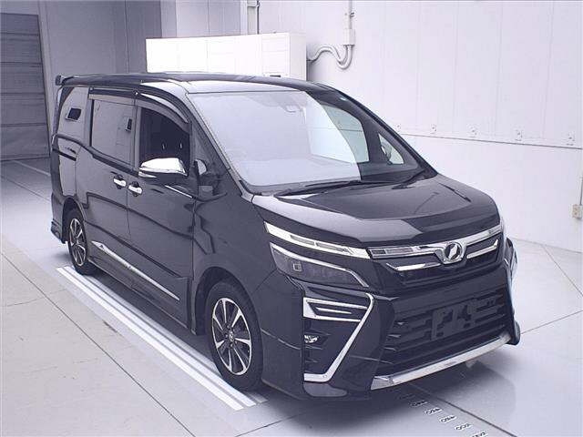 TOYOTA VOXY 2019