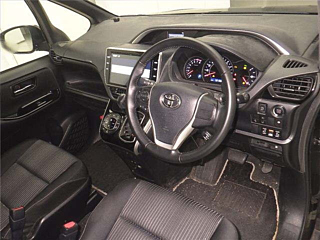 TOYOTA VOXY 2019