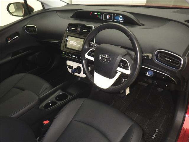 TOYOTA PRIUS 2016