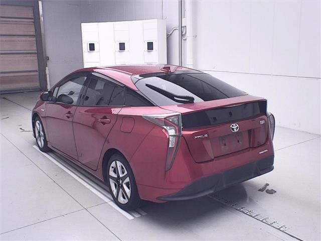 TOYOTA PRIUS 2016