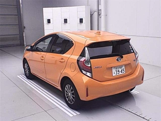TOYOTA AQUA 2017