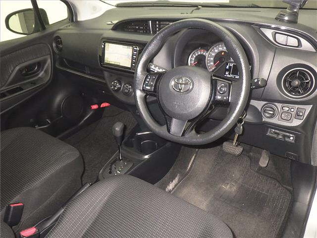 TOYOTA VITZ 2019