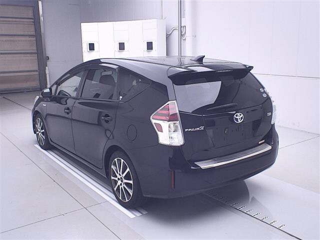 TOYOTA PRIUS ALPHA 2016