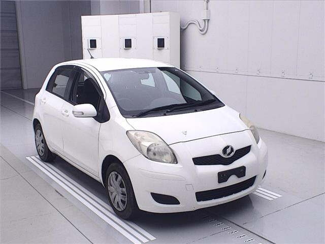 TOYOTA VITZ 2010