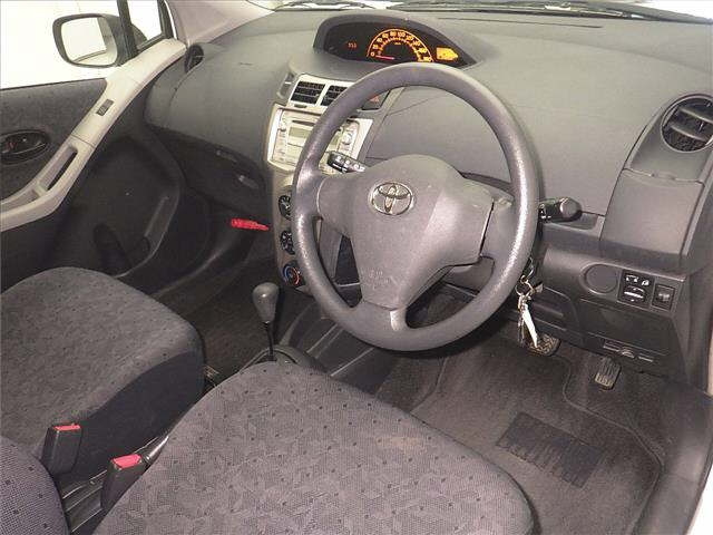 TOYOTA VITZ 2010
