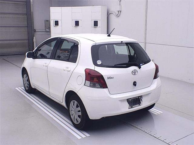 TOYOTA VITZ 2010